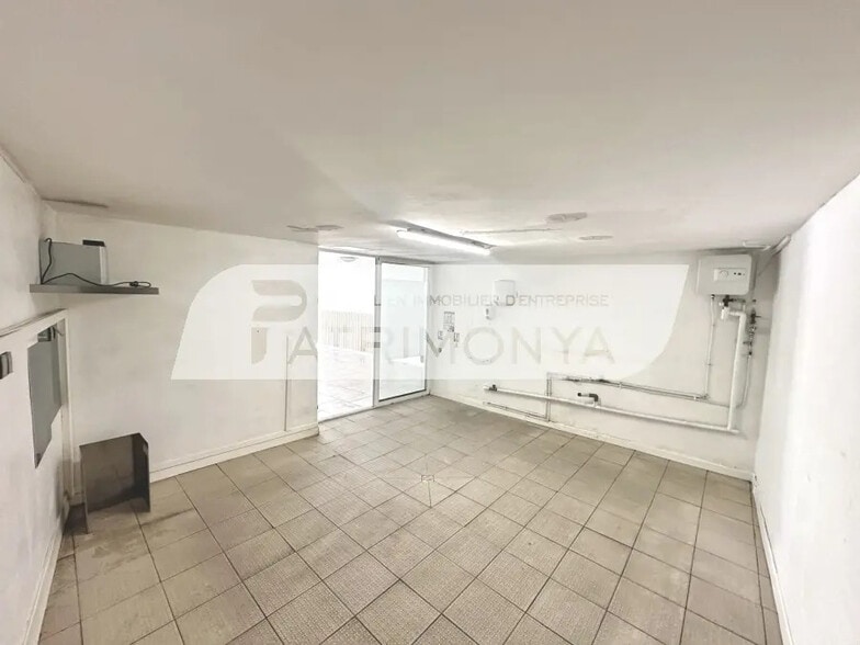 Retail in Marseille for lease - Interior Photo - Image 3 of 4