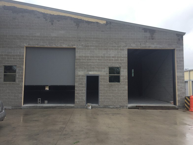 9018 Ruland Rd, Houston, TX à louer - Photo du bâtiment - Image 1 de 2