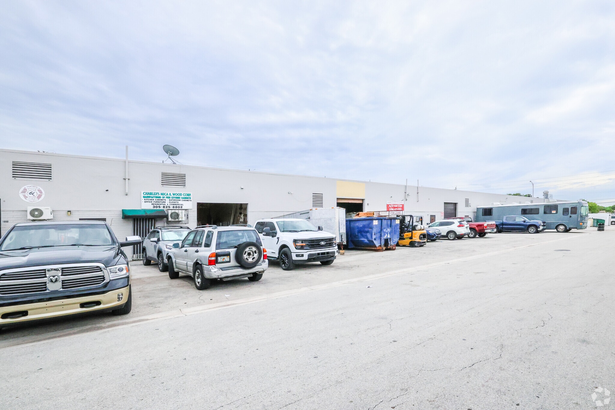 1010-1060 E 32nd St, Hialeah, FL for lease Primary Photo- Image 1 of 20