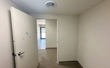 2001-2003 Round Barn Rd, Champaign, IL à louer Photo intérieure- Image 2 de 4