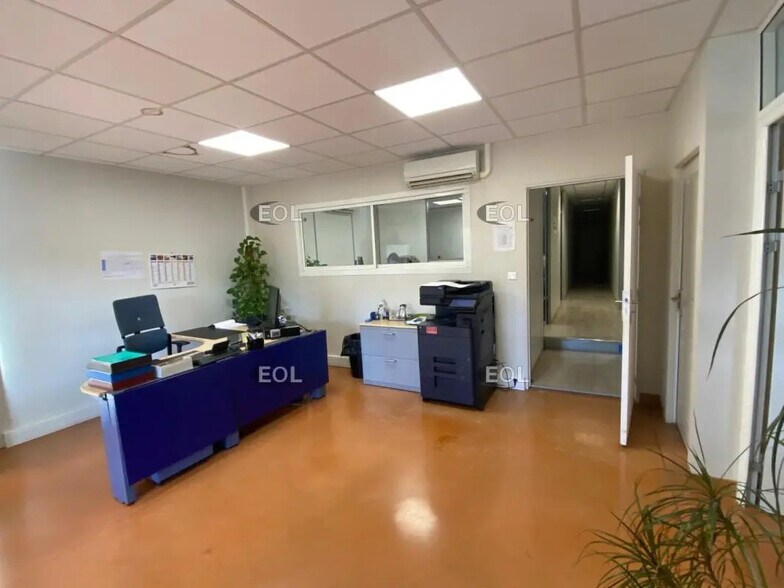 Flex in Gardanne for lease - Interior Photo - Image 2 of 5