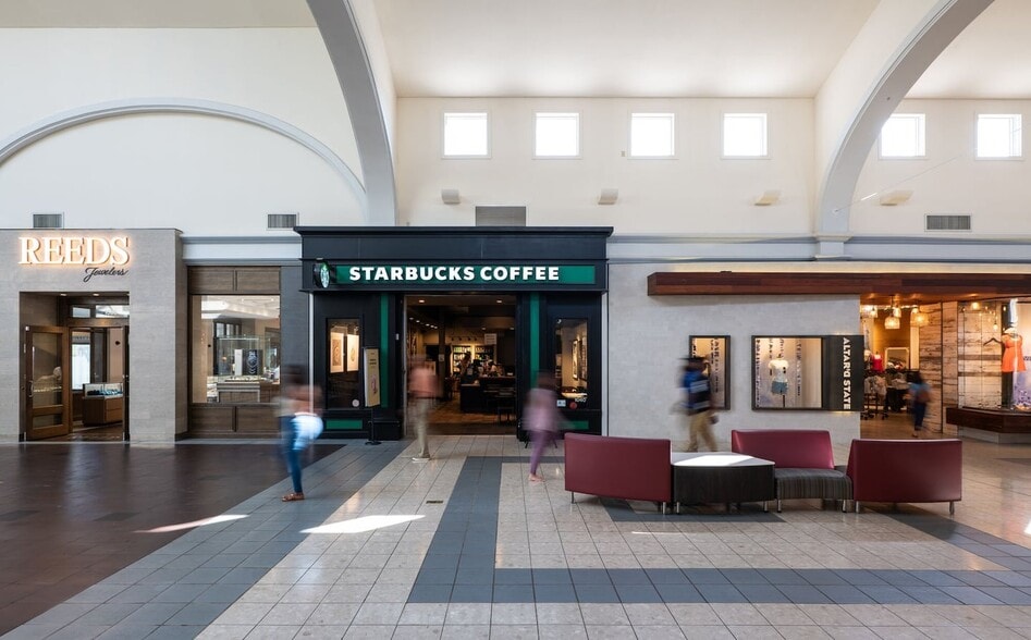 100 Columbiana Cir, Columbia, SC à louer - Photo du bâtiment - Image 2 de 12