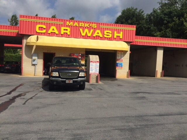 2303 S Greenwood Dr, Johnson City, TN à vendre - Photo du bâtiment - Image 2 de 5