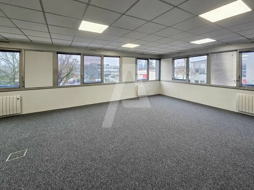 Office in Massy for lease Interior Photo- Image 1 of 7