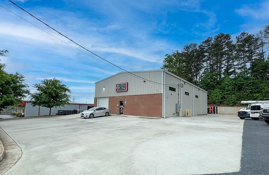2304 Old Concord Rd, Smyrna, GA for sale - Building Photo - Image 1 of 7