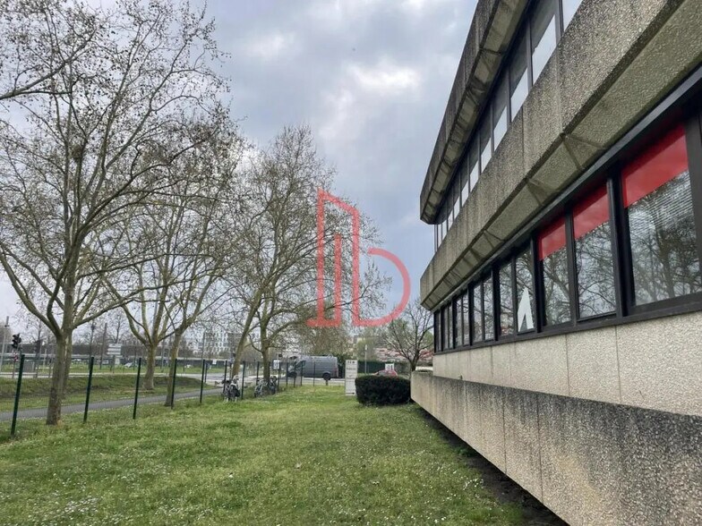 Bureau dans Bruges à louer - Photo du bâtiment - Image 1 de 4
