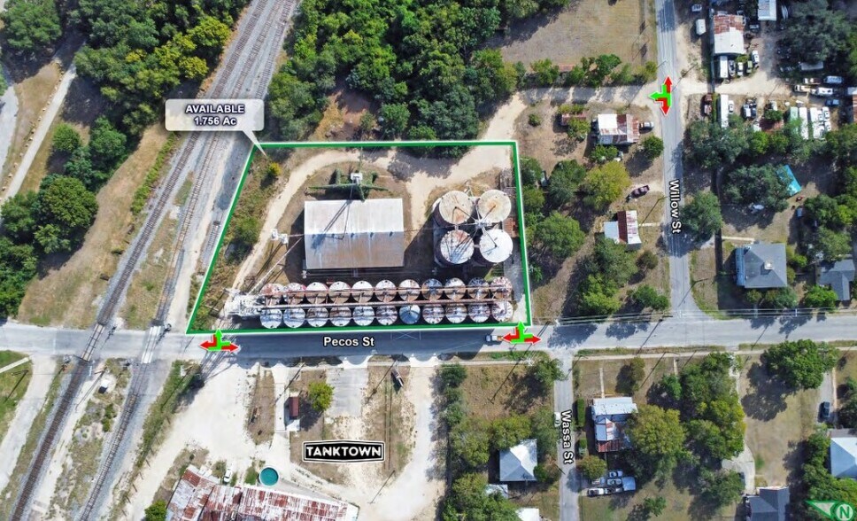 804 N Pecos St, Lockhart, TX à louer - Photo du bâtiment - Image 2 de 7