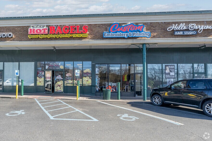 2295 Richmond Ave, Staten Island, NY à louer - Photo du bâtiment - Image 2 de 4