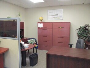 666 Kirkwood Ave, Ottawa, ON à louer Photo intérieure- Image 1 de 3