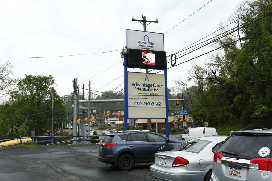 5035 Clairton Blvd, Pittsburgh, PA à vendre - Photo du bâtiment - Image 2 de 5