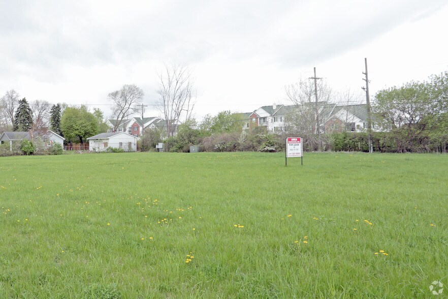 57445 Grand River Ave, New Hudson, MI à louer - Photo du bâtiment - Image 3 de 3