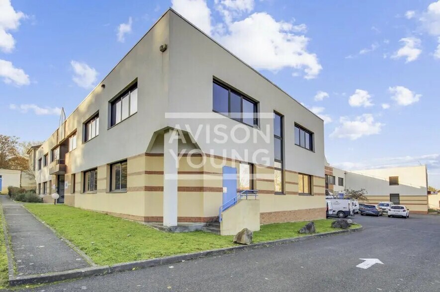 Flex dans Champs-sur-Marne à louer - Photo du bâtiment - Image 2 de 4