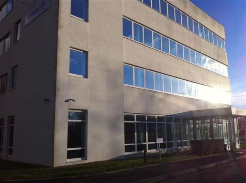 157 Rue De La Minière, Buc à vendre - Photo du bâtiment - Image 3 de 6