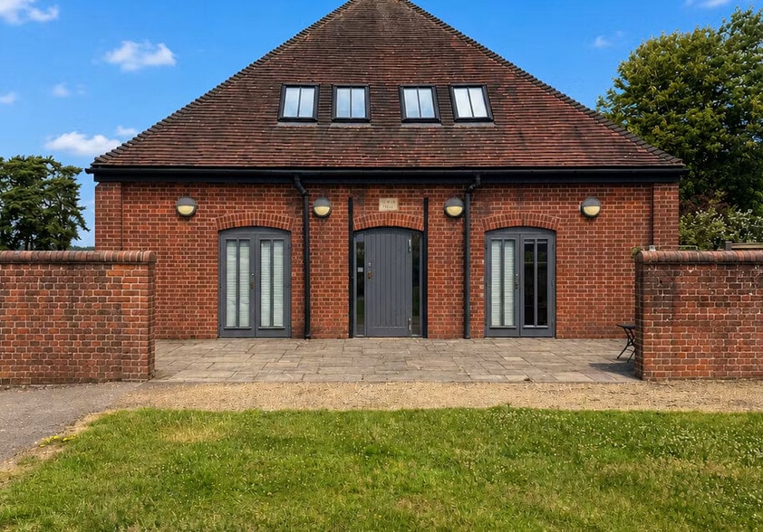 Manor Ct, Basingstoke for lease - Building Photo - Image 2 of 3