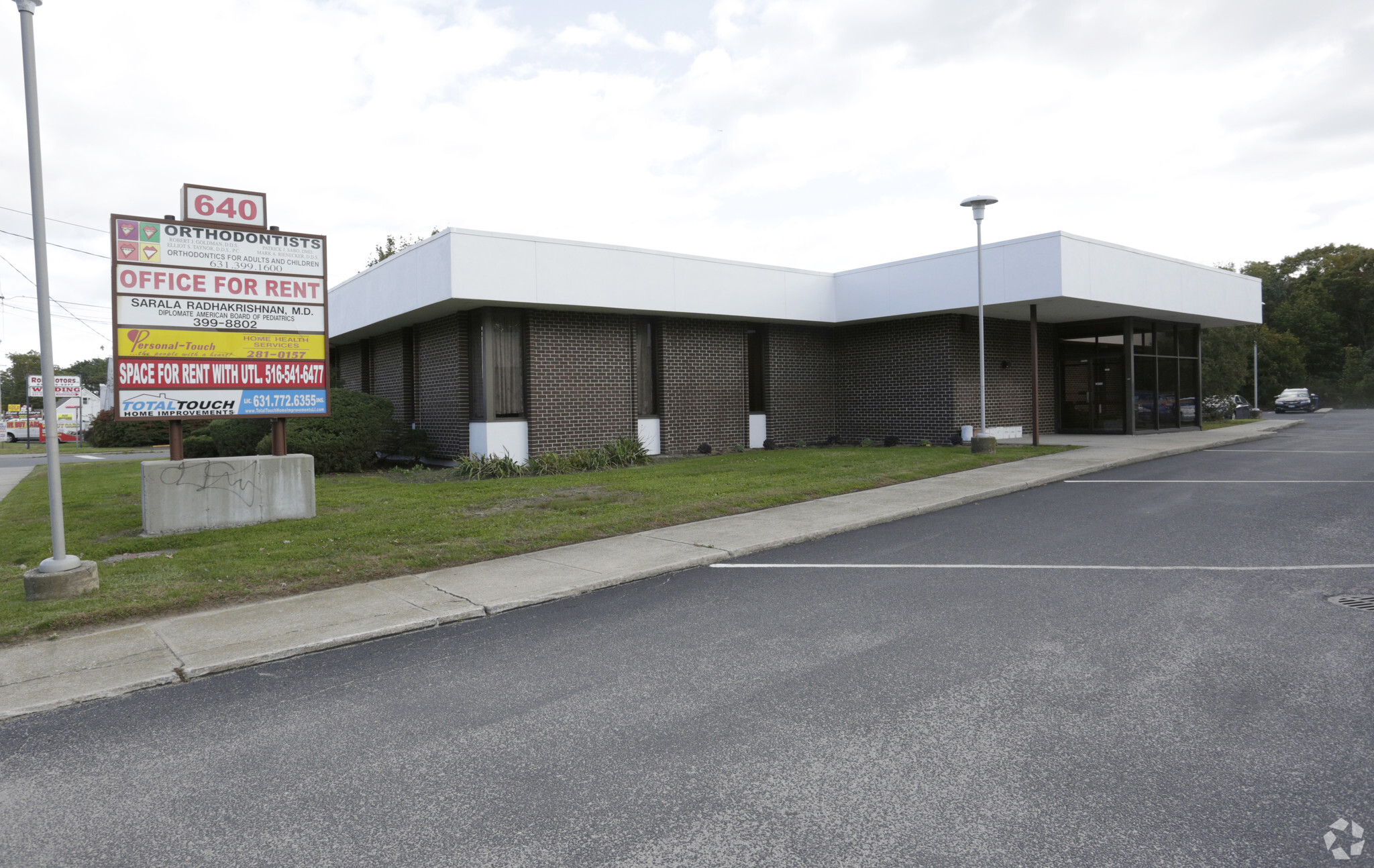 640 Montauk Hwy, Shirley, NY for lease Primary Photo- Image 1 of 7