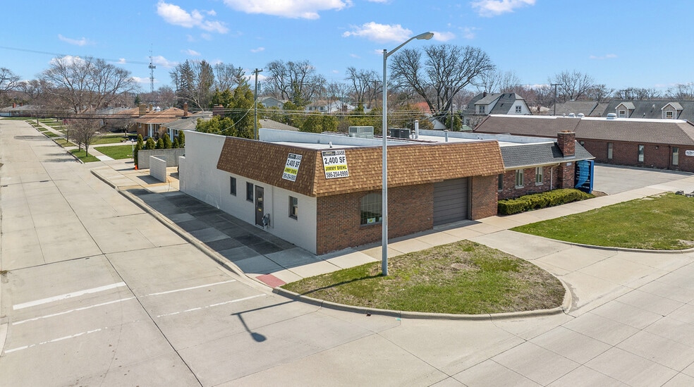 25530 Little Mack Ave, Saint Clair Shores, MI for lease - Building Photo - Image 2 of 4