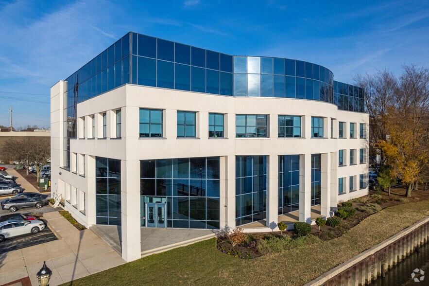 110 S Poplar St, Wilmington, DE à louer - Photo du bâtiment - Image 1 de 6