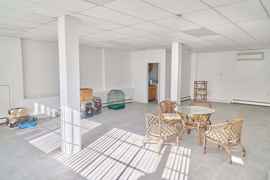 20 Bryant Ave, Roslyn, NY à vendre - Photo du bâtiment - Image 3 de 11