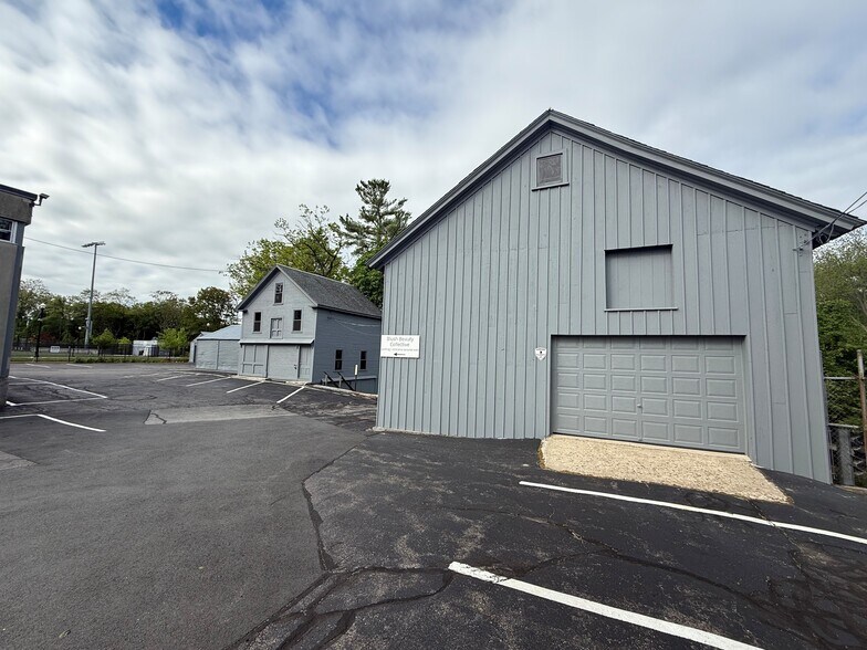 173 Grove St, Worcester, MA for lease - Building Photo - Image 2 of 4