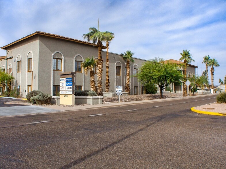 4710 E Falcon Dr, Mesa, AZ à louer - Photo du bâtiment - Image 3 de 11