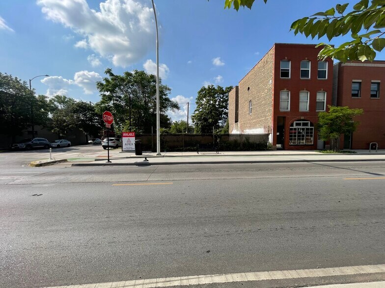 2101 W Grand Ave, Chicago, IL à louer - Autre - Image 1 de 10
