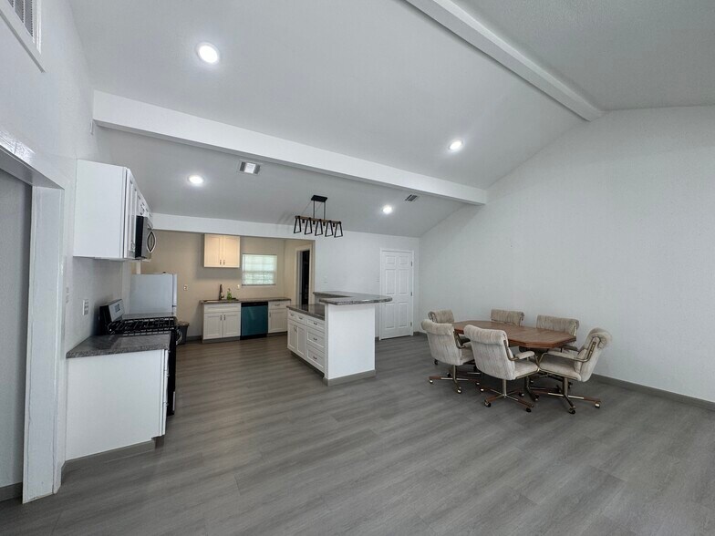 2924 Byley Blvd, Orange, TX à louer - Photo du bâtiment - Image 3 de 31