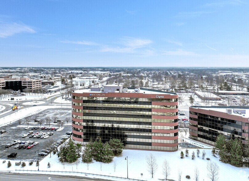 11595 N Meridian St, Carmel, IN à louer - Photo du bâtiment - Image 2 de 8