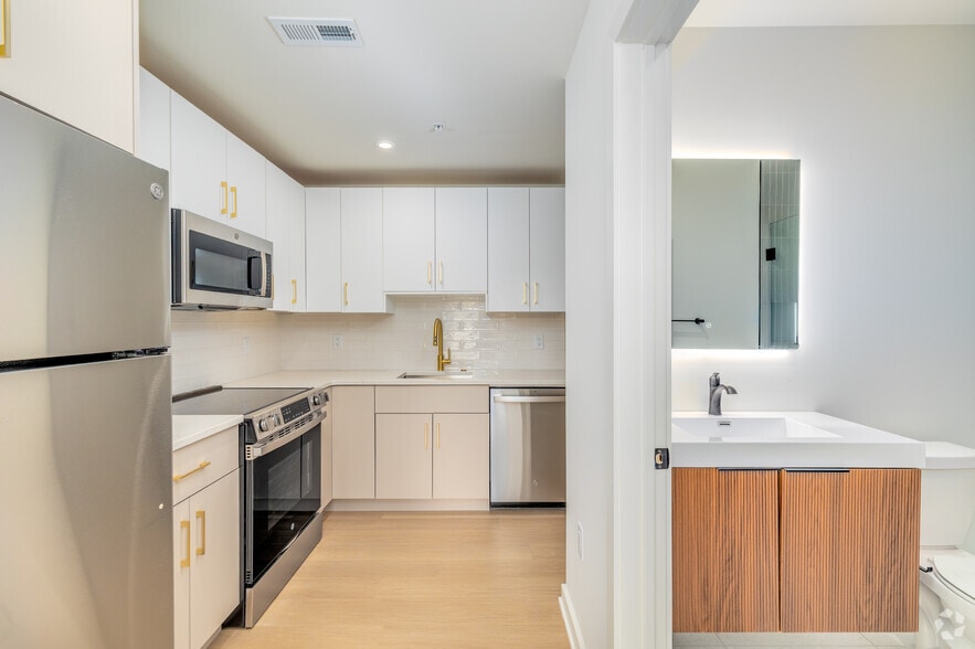 416 Vine St, Philadelphia, PA for lease - Interior Photo - Image 2 of 41