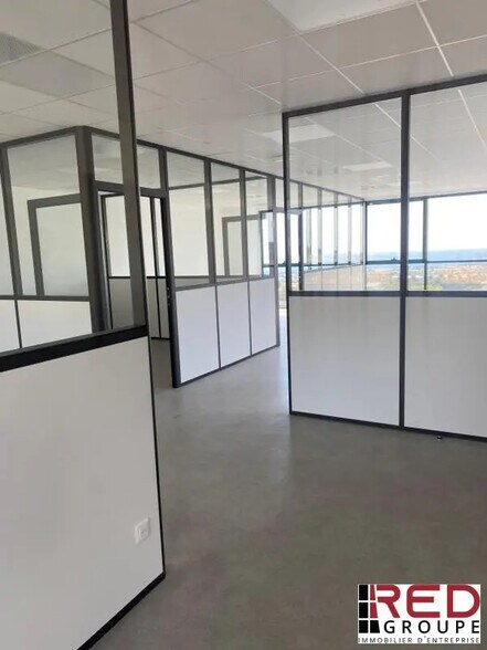 Office in La Ciotat for lease - Interior Photo - Image 2 of 5