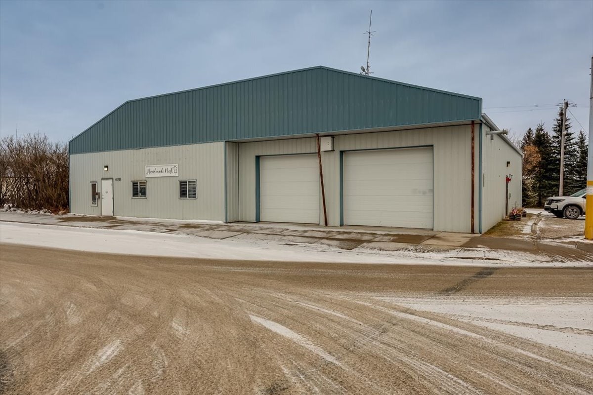 4831 50 St, Alix, AB for sale Primary Photo- Image 1 of 28