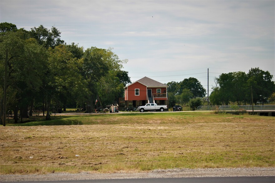 5815 Highway 36, Wallis, TX for sale - Building Photo - Image 2 of 5