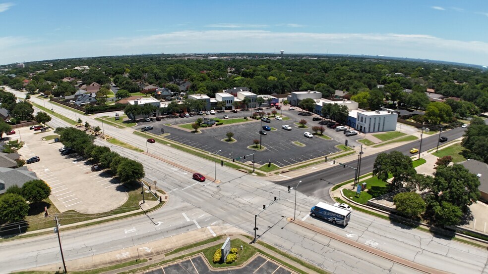 455-499 W Harwood Rd, Hurst, TX à louer - Photo du bâtiment - Image 2 de 21