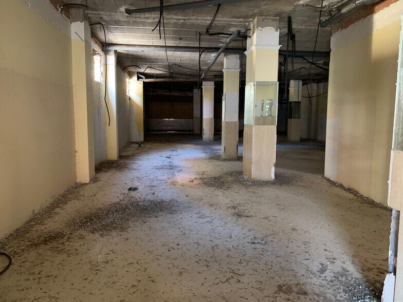 Retail in Almería for sale - Building Photo - Image 3 of 7