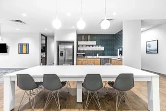 Plus de détails pour 400 Galleria Pky SE, Atlanta, GA - Coworking à louer