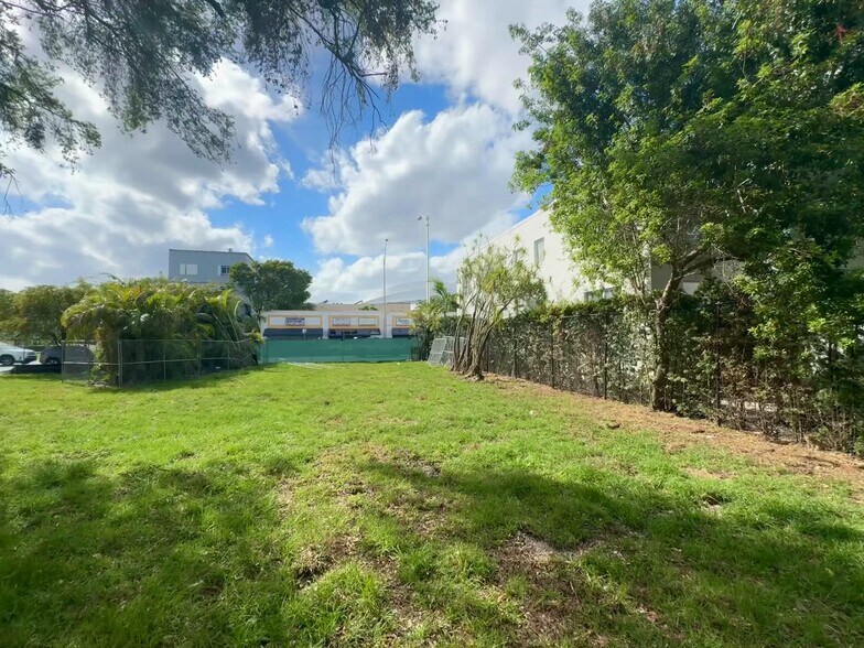 329 NW 12th Ave, Miami, FL à vendre - Vidéo sur l’inscription commerciale - Image 2 de 6
