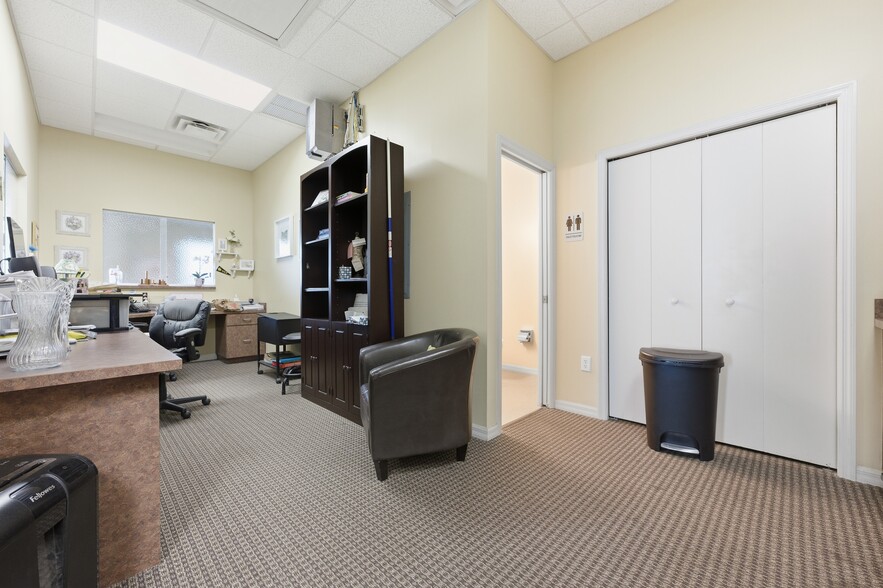 17407 Bridge Hill Ct, Tampa, FL for sale - Building Photo - Image 3 of 20