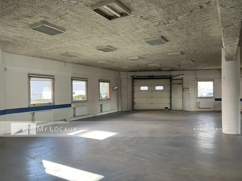 Flex in Nanterre for lease - Interior Photo - Image 2 of 5