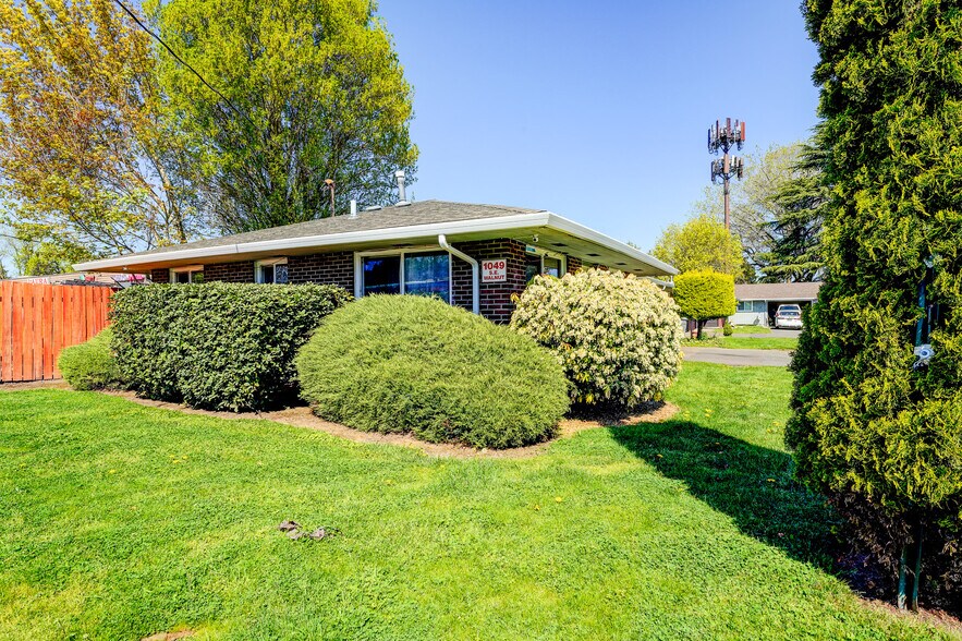 1049 SE Walnut St, Hillsboro, OR à vendre - Photo du bâtiment - Image 2 de 63