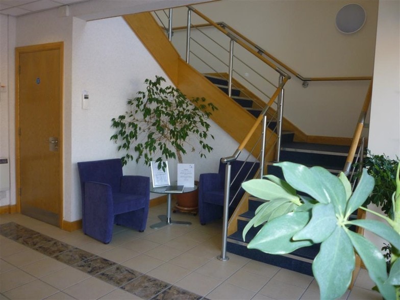 Webster Ct, Warrington for lease - Interior Photo - Image 2 of 10