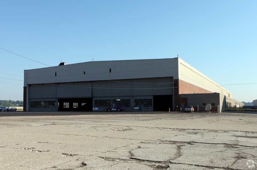 1535 Exeter Rd, Akron, OH for lease - Building Photo - Image 3 of 3