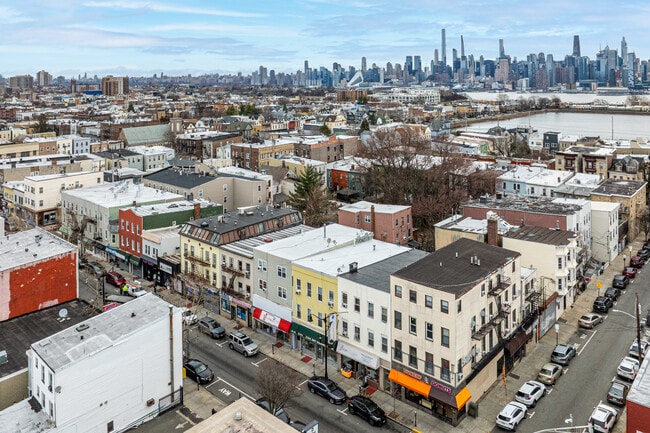 Plus de détails pour 2004-2006 Bergenline Ave, Union City, NJ - Multi-résidentiel aux enchères