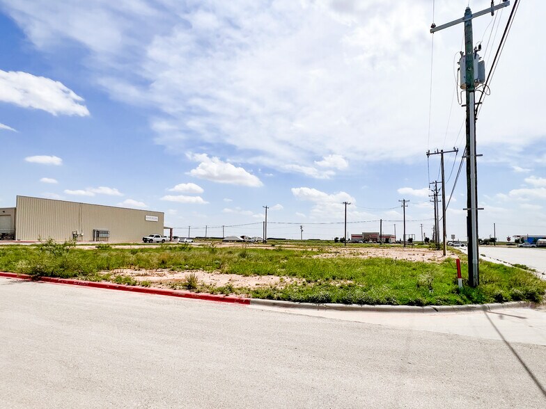 3101 Antelope Trail, Midland, TX à vendre - Photo du bâtiment - Image 2 de 9