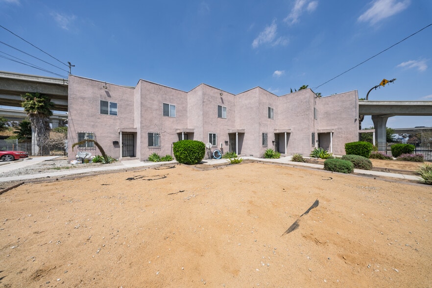 517 W 117th St, Los Angeles, CA à vendre - Photo du bâtiment - Image 2 de 7