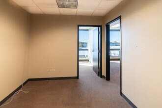 2860 S River Rd, Des Plaines, IL for lease Interior Photo- Image 2 of 4