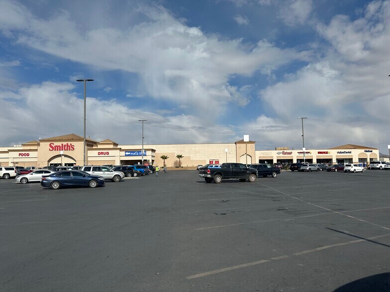 4600-4610 E Sunset Rd, Henderson, NV à louer - Photo du bâtiment - Image 2 de 11