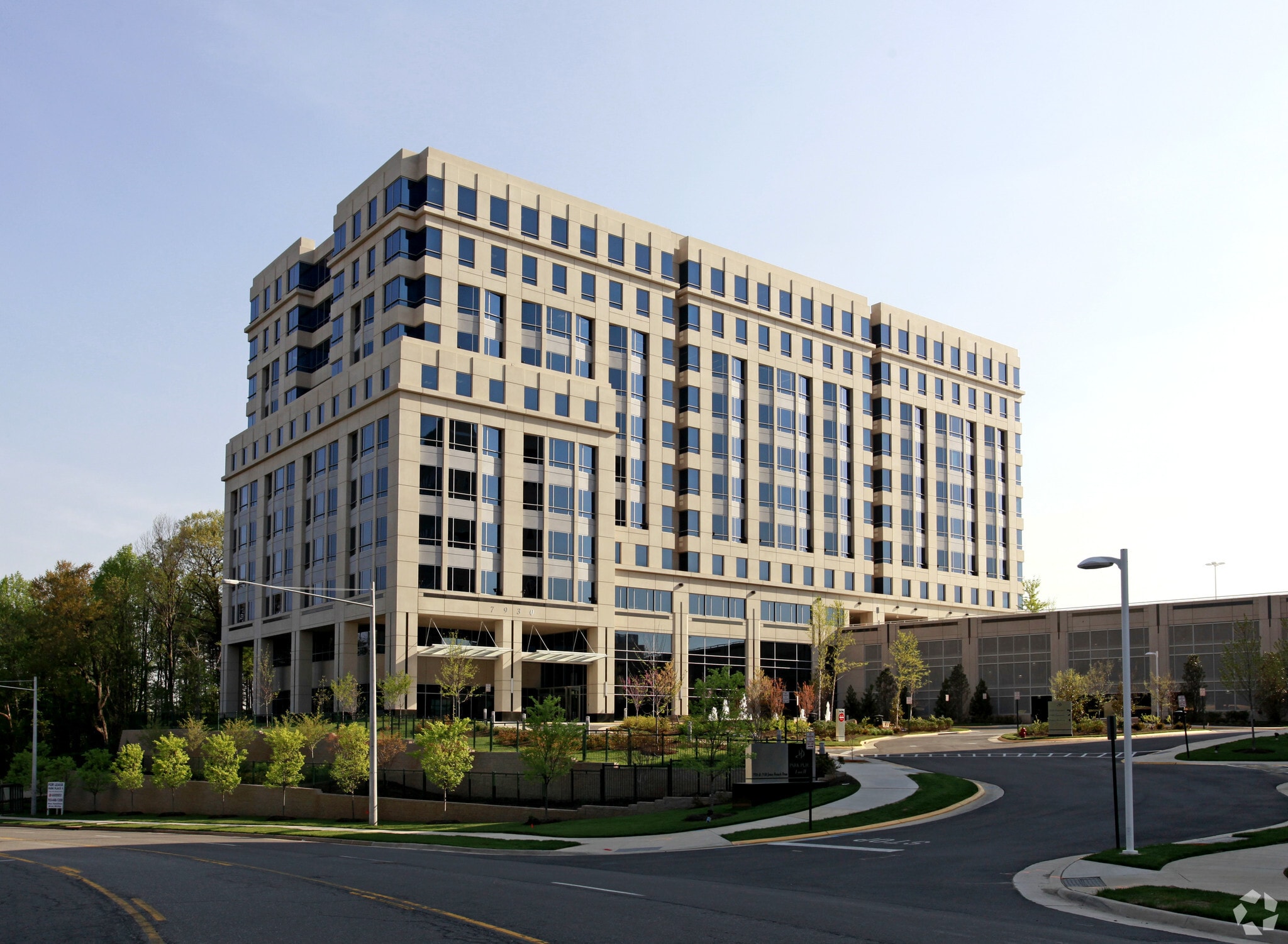7930 Jones Branch Dr, McLean, VA à louer Photo du bâtiment- Image 1 de 12