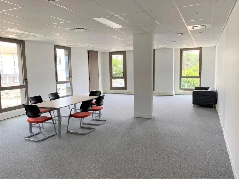 22 Avenue Jean Jaurès, Décines-Charpieu à vendre Photo du bâtiment- Image 1 de 5