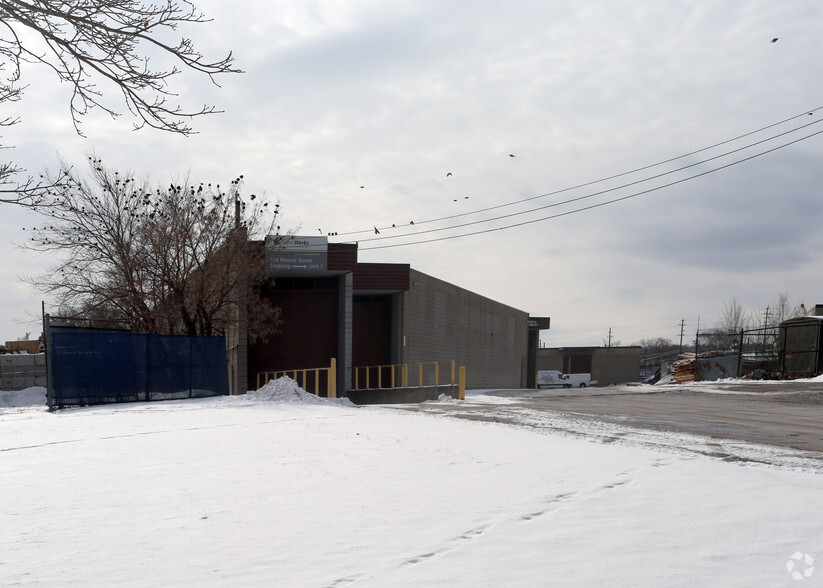 420 Parkdale Ave N, Hamilton, ON for lease - Building Photo - Image 2 of 3