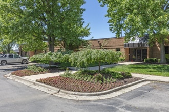 1300-1390 Eisenhower Pl, Ann Arbor, MI à louer Photo du bâtiment- Image 1 de 1