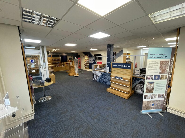 Crescent Rd, Harrogate for lease - Interior Photo - Image 3 of 6